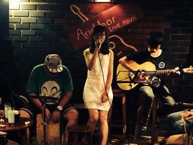 « Acid bar » et l’acoustique pur